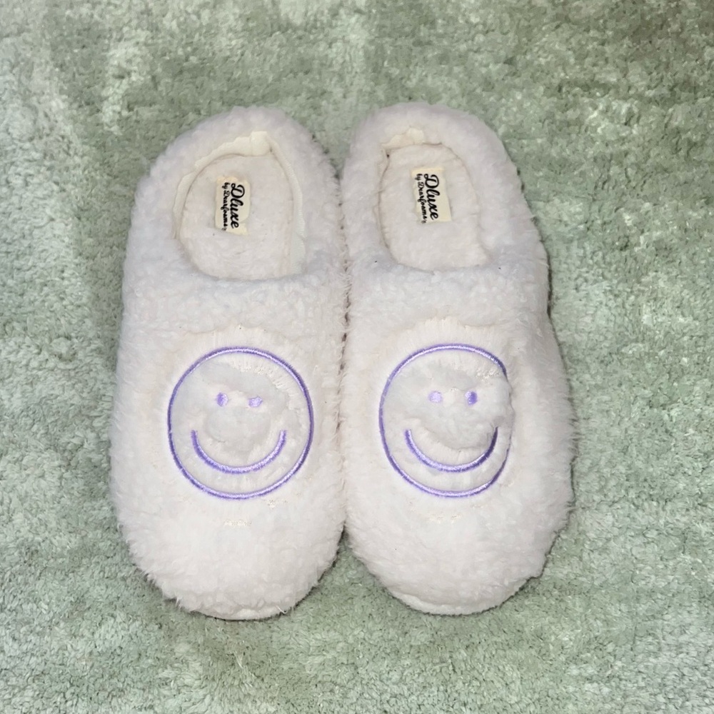 ⭐️NEW⭐️ NWOT DLUXE by DEARFOAM Slippers